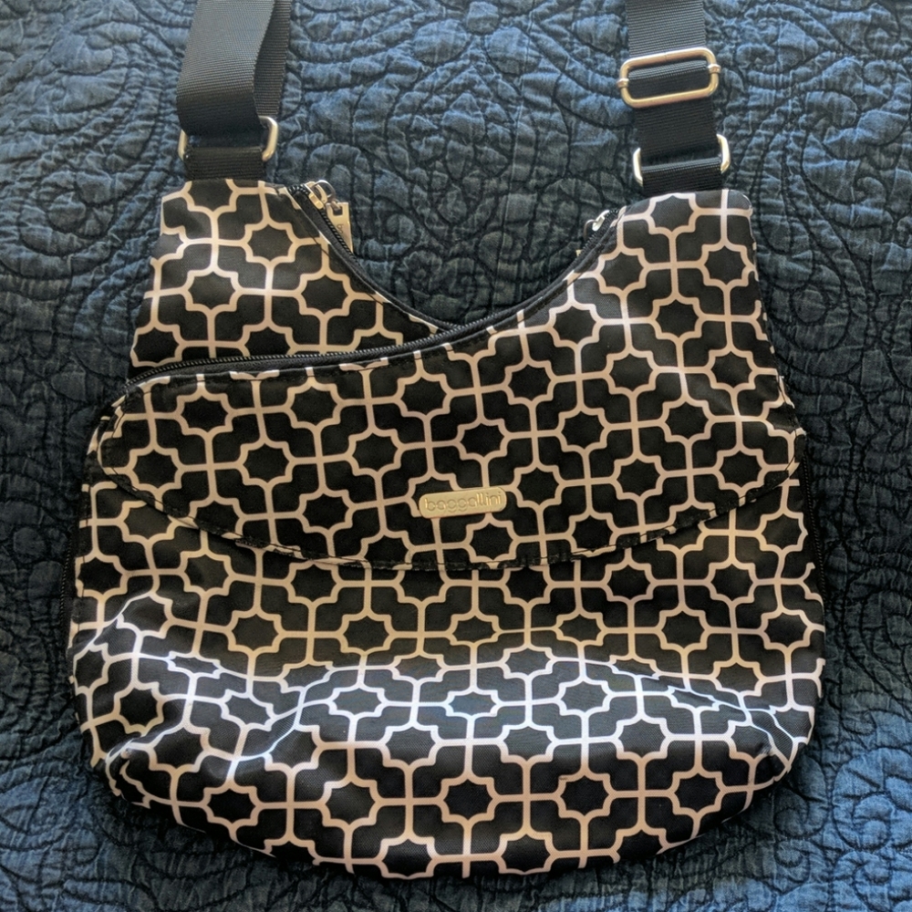 Baggallini Black & White Purse/ Crossbody